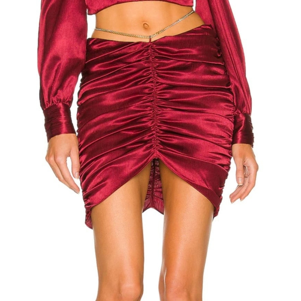Michael Costello x Revolve. Courte Daxton mini skirt